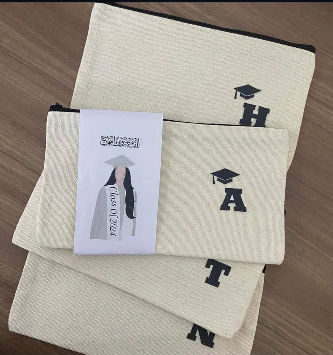 محفظة تخرج بحروف او اسماء