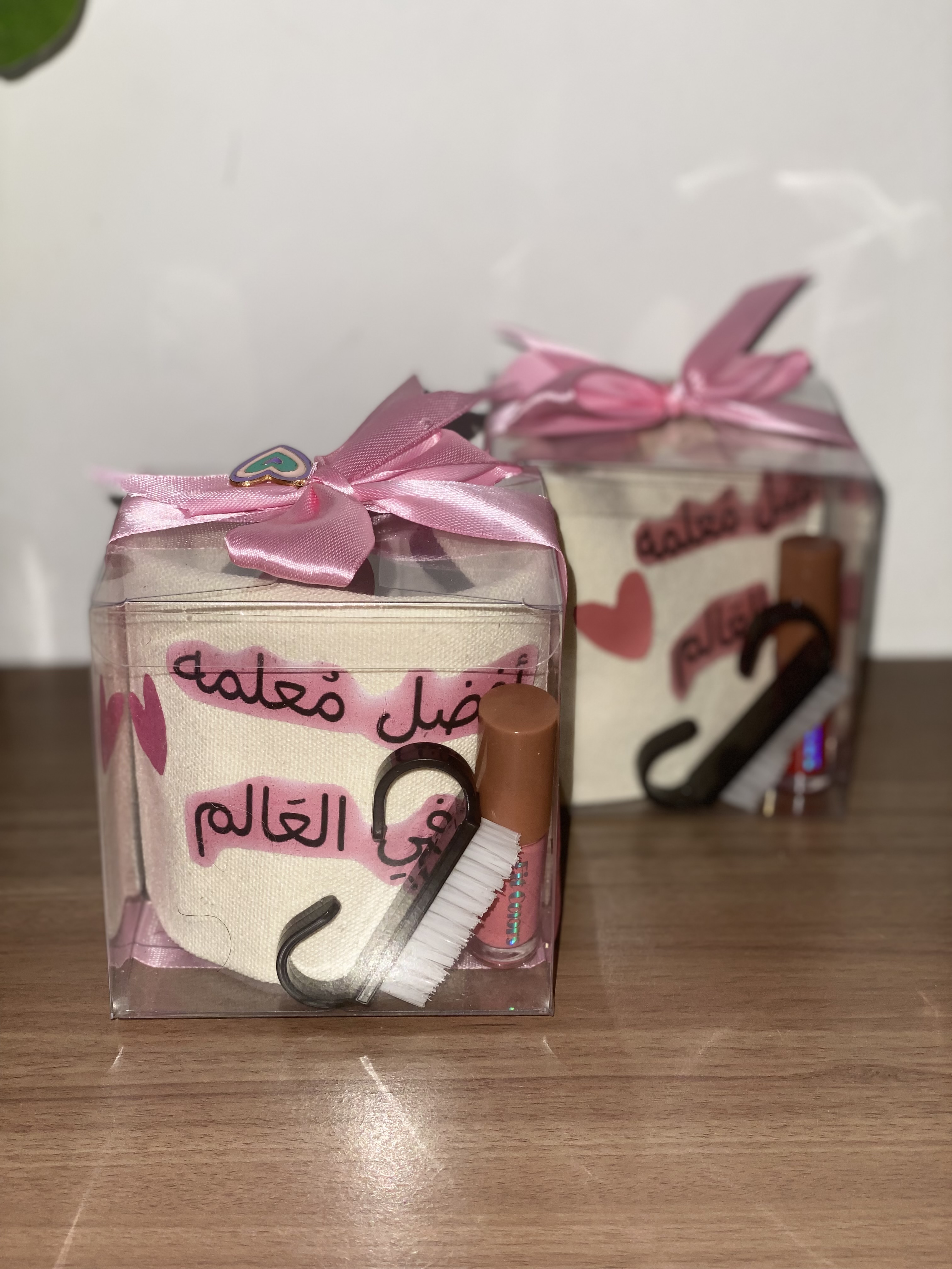 توزيعات يوم المعلم