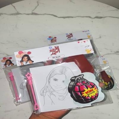 توزيعات للاطفال بصورهم